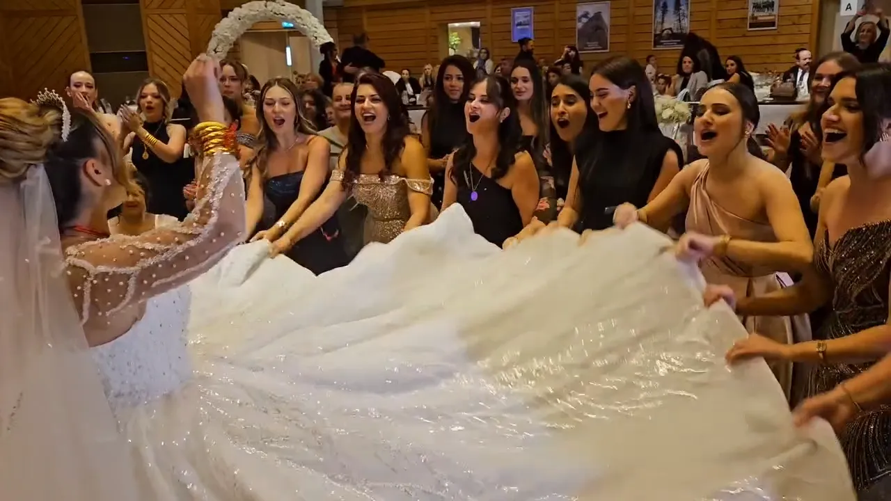 Vom Einzug des Brautpaares bis Halay